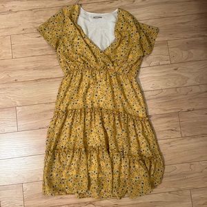 Charlie Paige Floral Midi Dress